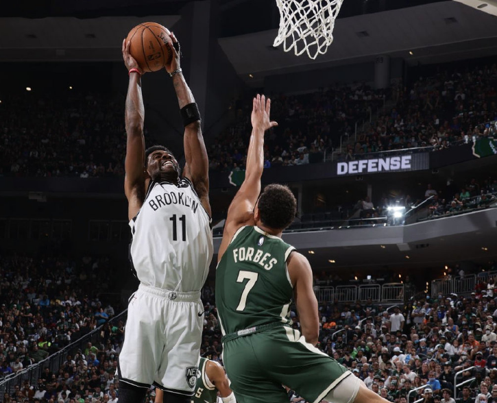  梅斯德比战万人空巷激情四射  