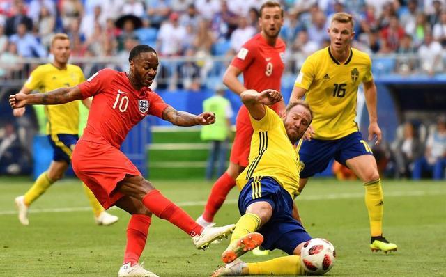  斯特林与切尔西续约五年，周薪降至二十万英镑  